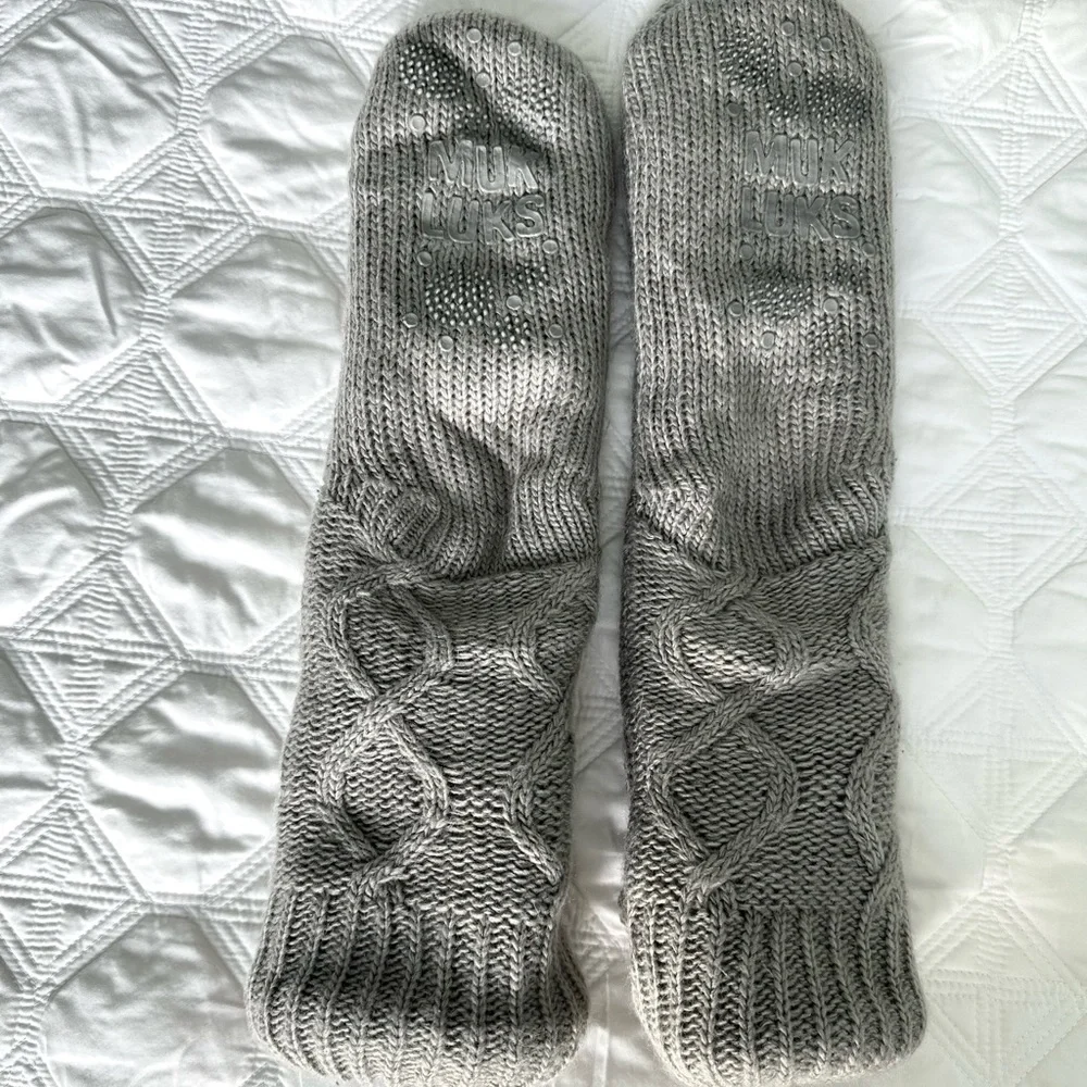 Muk Luks Cable Knit Slipper Socks Gray L/XL – Warm & Cozy